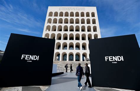 come raggiungere mostra di fendi roma eur|fendi roma roma.